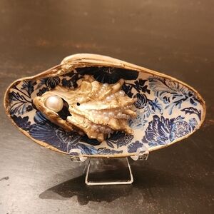 HANDMADE DECOPAIGE EMBELLISHED SEASHELL CHINOISERIE